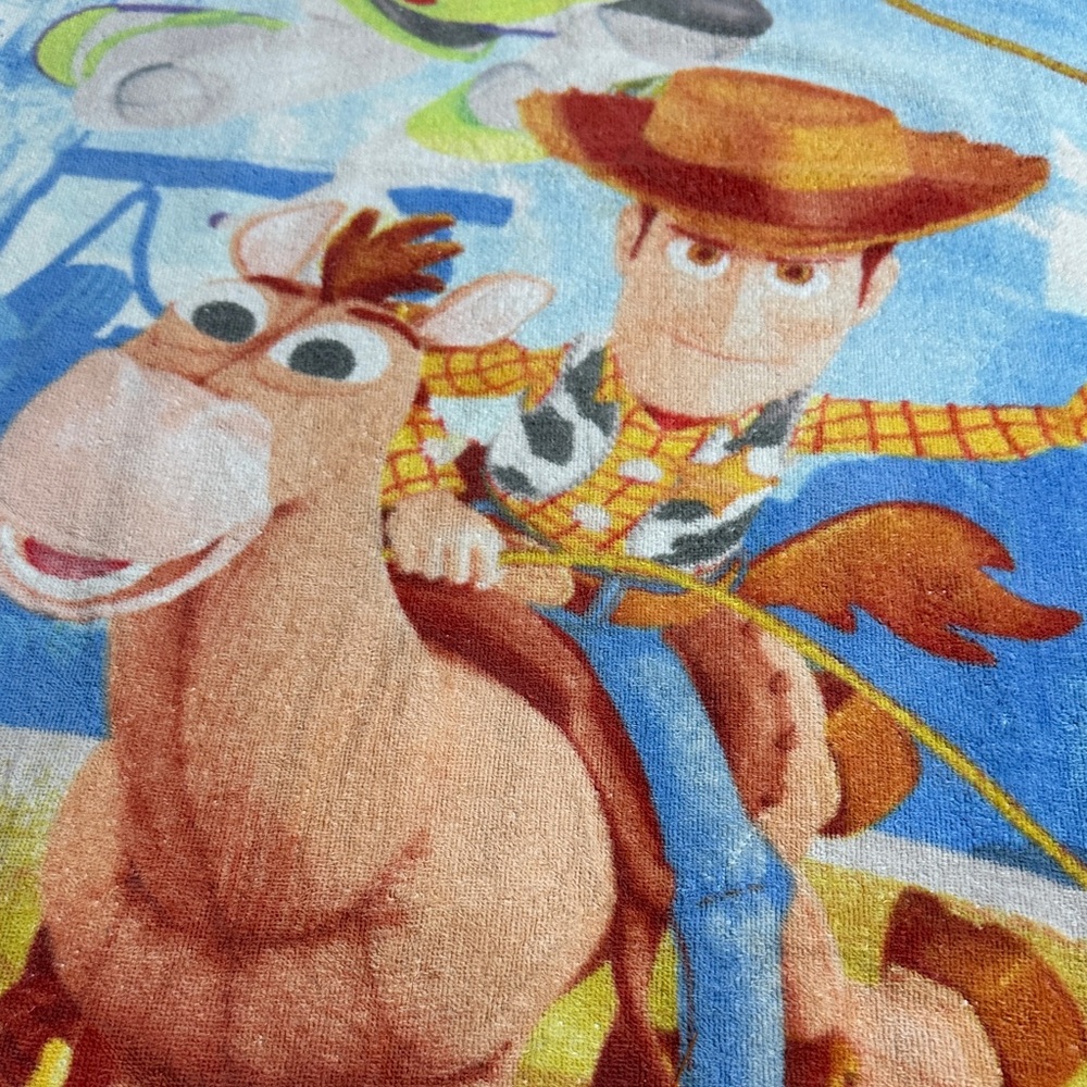 DISNEY PIXAR TOY STORY CLASSIC WOODY BUZZ BULLSEYE SPACE COWBOYZ BEACH TOWEL - Picture 2 of 5